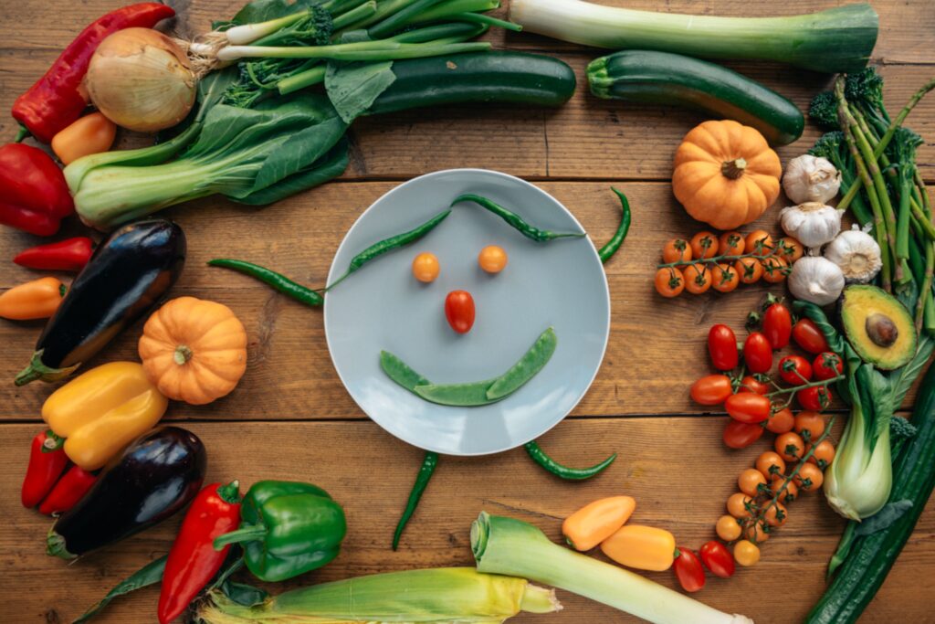 7 Science-Backed Foods That Help Reduce Inflammation Naturally (3) Healthy vegetables and fruits that help reduce inflammation naturally